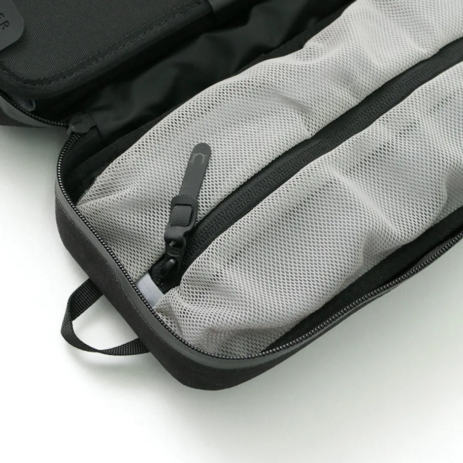 Shoulder Bags^BLACK EMBER / TECH KIT SLING black