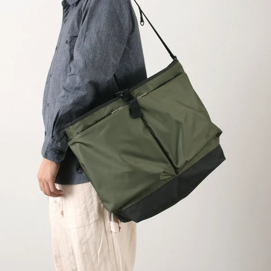 Shoulder Bags^F/CE. F/CE. / Lightweight courier shoulder bag